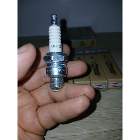 Set Of 4 Champion Copper Plus Spark Plugs 835 UL81C Federal-Mogul 2017 New - Picture 3 of 16